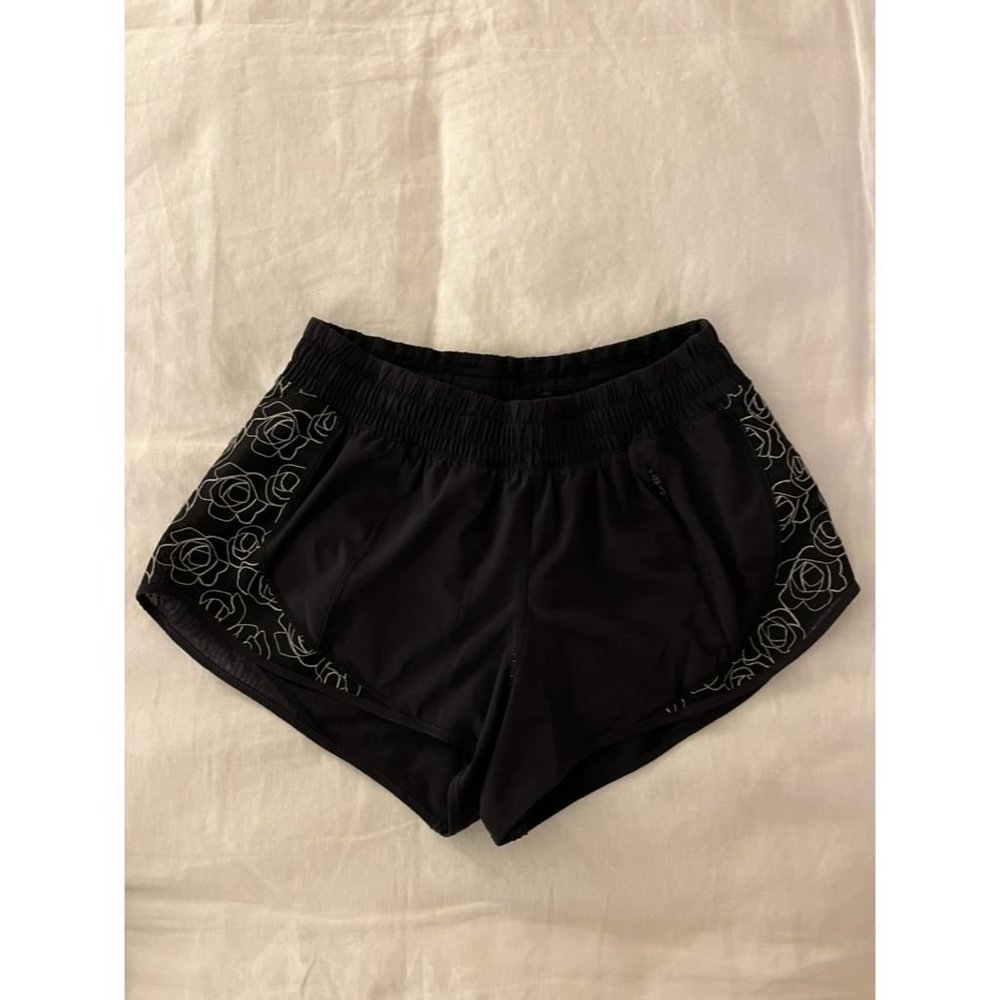 LULULEMON BLACK HOTTY HOT SHORTS